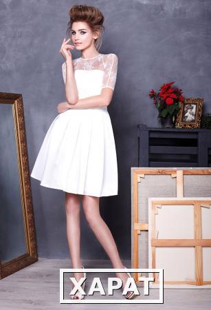 Фото Белое платье с кружевными рукавами