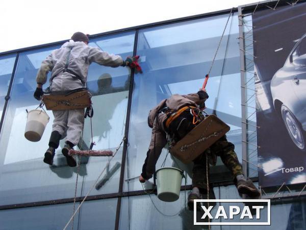 Фото Мойка (мытье) окон и фасада альпинистами