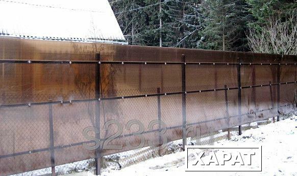 Фото Забор из сотового поликарбоната 10 мм. Сплошной забор из цветного поликарбоната.