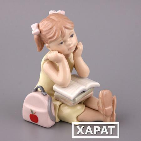 Фото Статуэтка "девочка с книгой" высота=9 см. Porcelain Manufacturing (461-151)