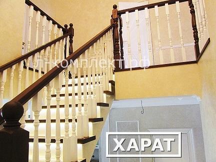 Фото Лестницы на косоурах с деревянными ступенями.