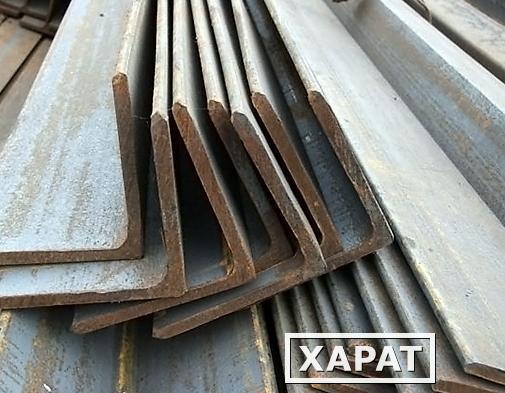 Фото Угол 100x100x10 мм на строительстве из стали