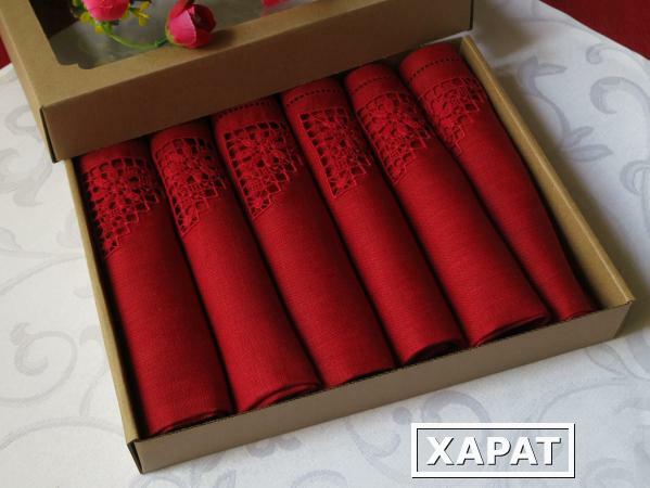 Фото Комплект красных льняных салфеток