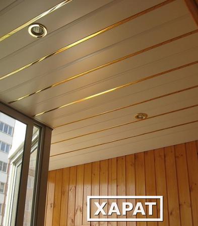 Фото Комплект реечного потолка (1,7м * 1,7м) для ванной комнаты панель 100Р+25Р (металлик золото + зеркало золото)