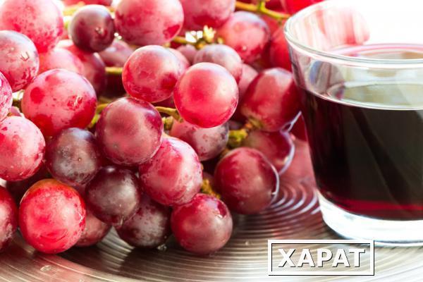 Фото Виноградный сок из винограда Карменер