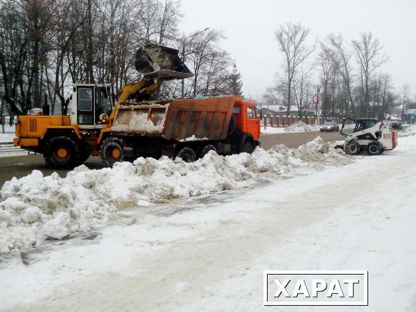 Фото Уборка снега техникой. Самосвалы