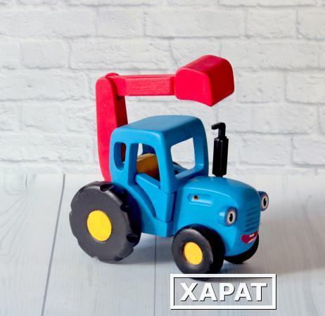 Фото Синий трактор. Деревянная игрушка.