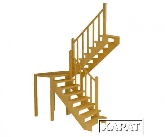 Фото Деревянная лестница из сосны с поворотом на 180