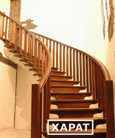 Фото Изготовление лестниц из дерева в Краснодаре