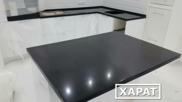 Фото Кухонная столешница из черного искусственного камня