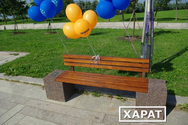 Фото Бетонная скамейка со спинкой ЕВРО2 Lux с фактурой (Московский гравий)