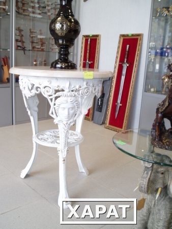Фото Стол под вазу с элементами ковки и литья