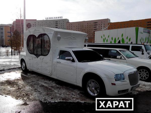 Фото Новинка Chrysler 300C Карета белого цвета для любых мероприятий.