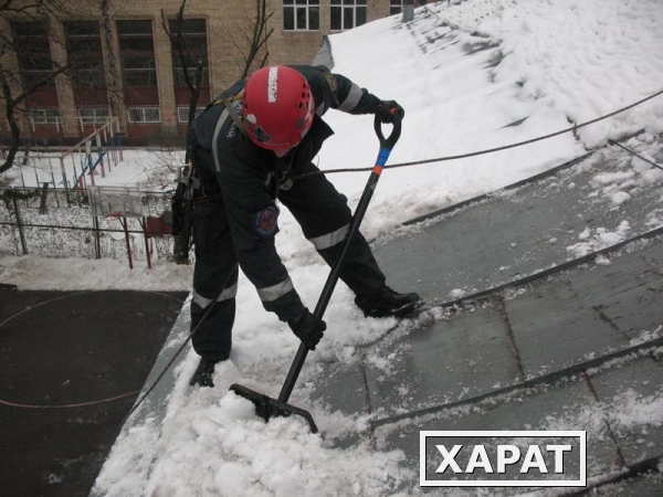 Фото Очистка кровли от снега и наледи в Хабаровске
