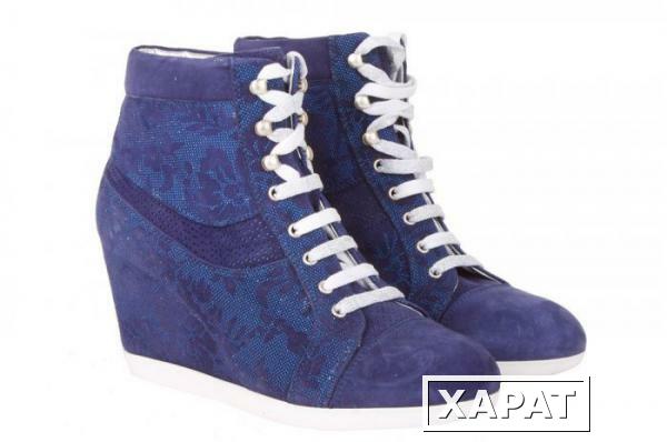 Фото MARZETTI Синие замшевые женские ботинки бренда Marzetti