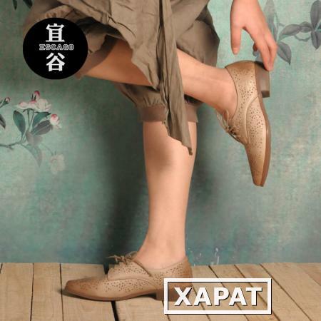 Фото Yi ГУ 2015 новый ретро толстая Женская обувь ручной работы кожаные ботинки с глубокой резьбой заостренный котенка пятки женщин