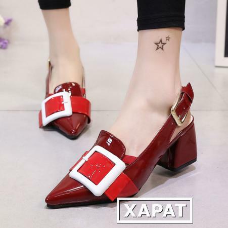 Фото 2016 летняя корейской версии легкой сырой Европейской лакированной кожи с подковы кожаный пояс пряжки с высокой пятки заостренный Баотоу сандалии Женская обувь