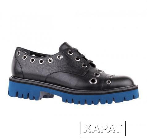 Фото NURSACE Черные кожаные туфли на шнурках с синей подошвой от бренда NURSACE