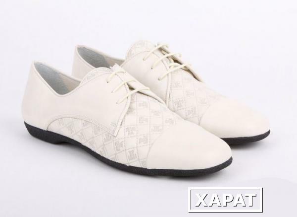 Фото LORIBLU Белые ботинки из кожи с вышивкой от бренда Loriblu