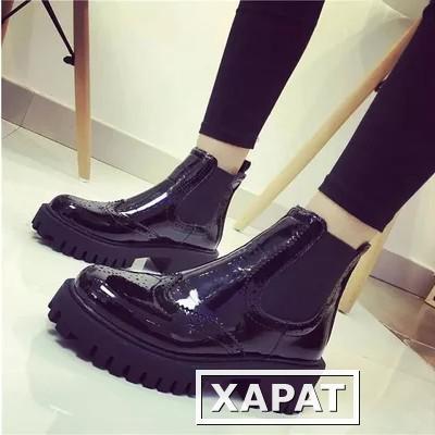 Фото Грубая в корейской версии дизайнер обуви с non-slip ботинки черные лакированная кожа эластичный пояс блестящий короткой трубки Мартин высокие ботинки