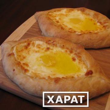 Фото Хачапури по-аджарски с сыром и яйцом