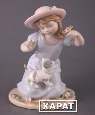 Фото Статуэтка "девочка с котенком" высота=15 см. Porcelain Manufacturing (461-074)