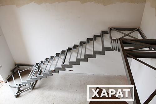 Фото Металлоконструкция под лестницу