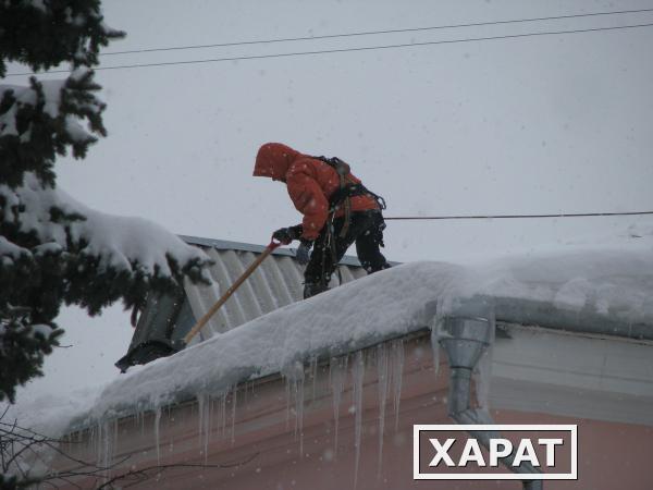 Фото Чистка снега с кровли