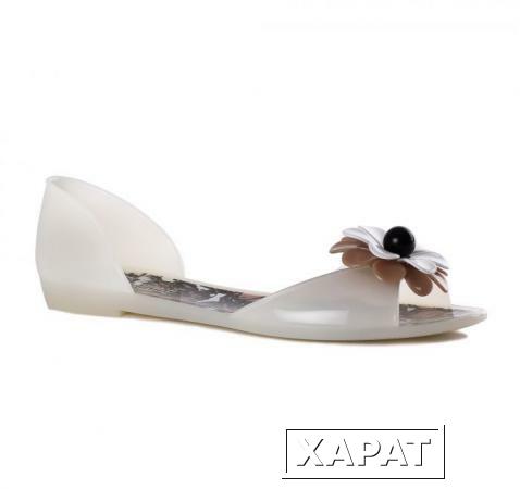 Фото BALDININI Уникальные белые полупрозрачные сандалии из резины с декором-ромашка от бренда Baldinini