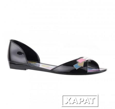 Фото BALDININI Уникальные черные сандалии из резины с цветной брошью от бренда Baldinini