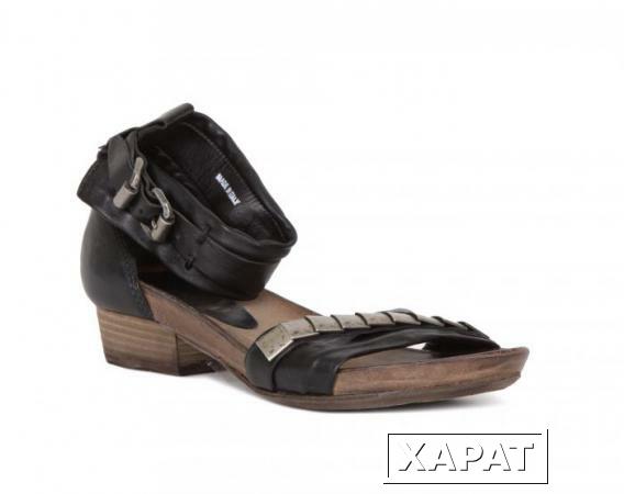 Фото AIR STEP Черные кожаные сандалии с металлическим декором от Air Step