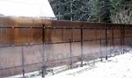 фото Забор из сотового поликарбоната 8 мм. Сплошной забор высотой 2 м.