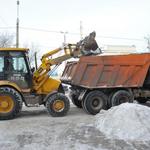 фото Погрузка снега. Фронтальные погрузчики