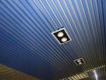 фото Реечный потолок с кубообразными рейками.