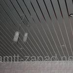 фото Алюминиевый реечный потолок Бар