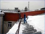 фото Чистка снега с крыши