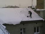 фото Чистка снега с крыш. Удаление сосулек и наледи