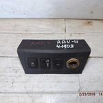 фото Блок кнопок консоли центральной RAV-4 (041109СВ)