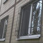 фото Изготовление прямых решеток на окно -балкон