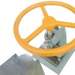 фото Пресс вырубной винтовой* Со сменными штампами для вырубки углов квадратного (модификация А) или треугольного знака (модификация Б) по ГОСТ Р 52289-2004