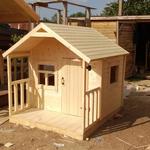 фото Детский деревянный игровой домик