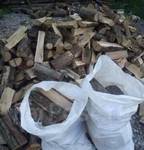 фото Березовые колотые дрова в мешках