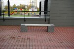 Фото №3 Бетонная скамейка ЕВРО2 с фактурой (Cеро-красный гранит)