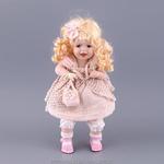 фото Фарфоровая кукла с мягконабивным туловищем высота 35 см
