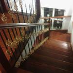 Фото №2 Лестницы из ясеня на деревянных тетивах