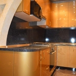 фото Кухни с крашеными фасадами RAL 1036
