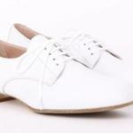 фото DONNA SERENA Белые кожаные женские ботинки бренда Donna Serena на шнуровке