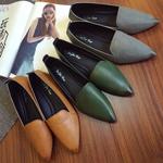 фото Новые глубокие ботинки плоские ботинки в конце сплошной цвет в осенней Академии Ветер обувь женщины Англии вождения обувь заостренный обувь