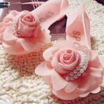 фото Сообщение популярность плоские розовые розы цветок сандалии рыбы желе конфеты цветные рот обувь женщин Тапочки
