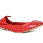 фото VERSILIA Яркие красные кожаные балетки с резинкой от бренда Versilia